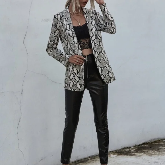 Classic Snakeskin Print open front blazer coat - Picture 4 of 6